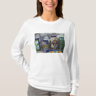 Bunte Keramik zum Verkauf in der Innenstadt von Lo T-Shirt