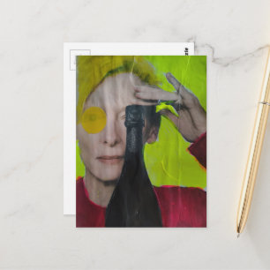 Bunte lustige surreale Collage Frau mit Flasche Postkarte
