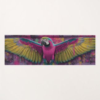 Bunte Macaw-Graffiti-Mauer mit Rosa und Gelb Yogamatte