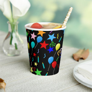 Bunte Party-Ballons und Sterne Pappbecher