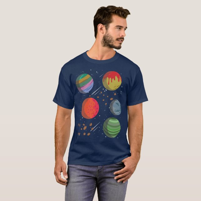 Bunte Planeten im Weltraum T-Shirt (Vorne ganz)