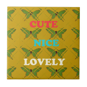 Bunte Schmetterlings-Dekoration: Süß, nett und lie Fliese