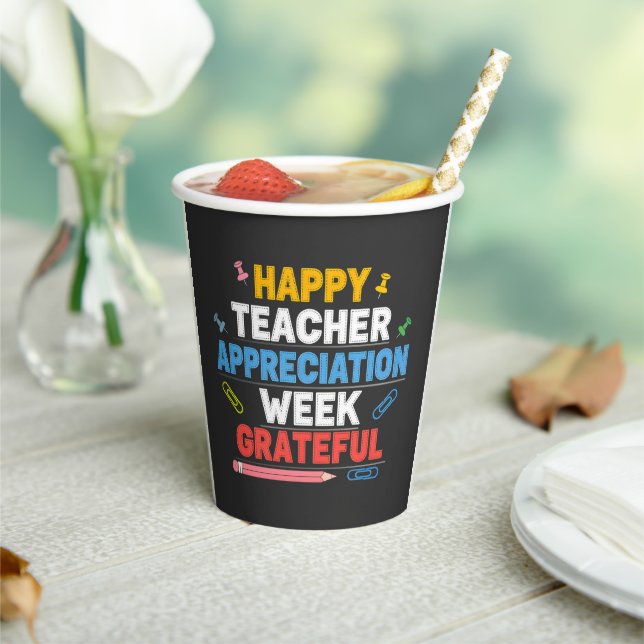 Bunte Schule Design mit Dank Pappbecher (In Situ)