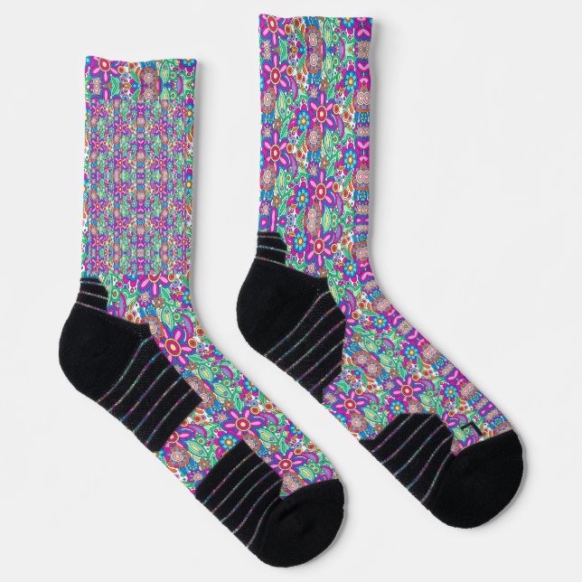 Bunte Socken mit komplizierten geometrischen Muste (Rechts)