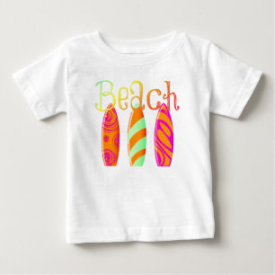 Bunte Surfboards am Strand Baby T-shirt