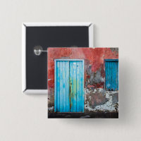 Bunte Wand, Tür und Fensterläden