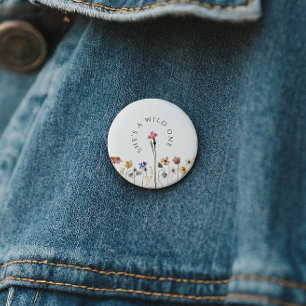 Bunte Wildblume Sie ist eine Wilde Geburtstag Button