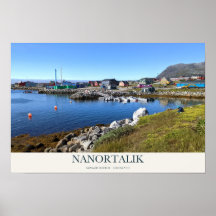 Bunter Hafen von Nanortalik im Sommer