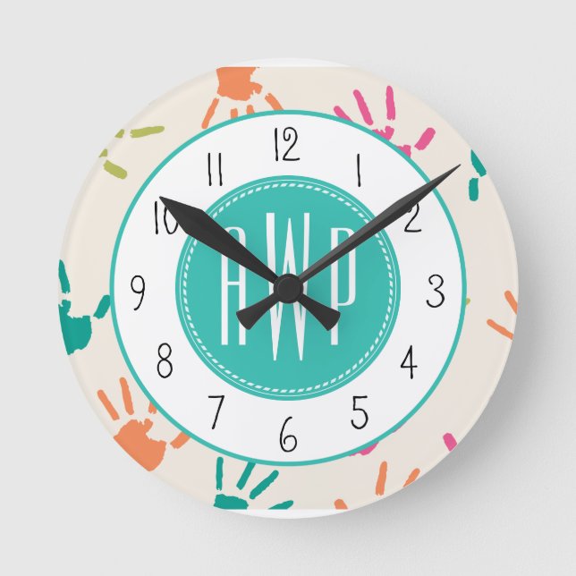 Bunter Handprints Monogramm-Lehrer Runde Wanduhr (Vorderseite)