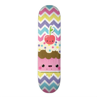 Bunter Kawaii kleiner Kuchen auf Sparren Skateboard