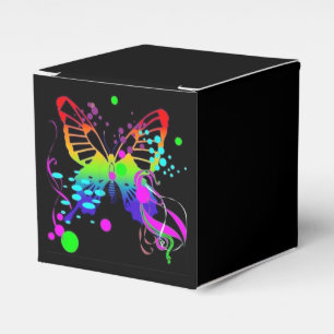 Bunter Schmetterling auf schwarzem Geschenkschachtel