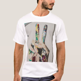 Buntes Friedenzeichen Hand Grafik Basic T-Shirt