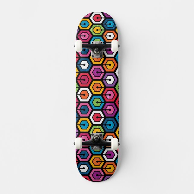 Buntes geometrisches Muster mit Hexagonen Skateboard (Vorderseite)