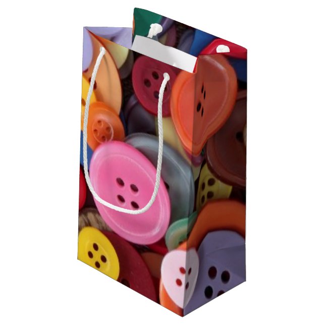 Buntes Knopf-Herz Kleine Geschenktüte (Rückseite Schrägansicht)