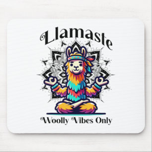 Buntes Lama meditierend für Yoga-Liebhaber Mousepad