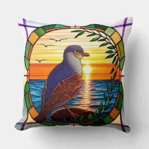 Buntglasdesign mit Vogel auf Felsen Kissen