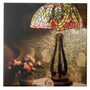 Buntglaslampe und Blumen-Vase Fliese