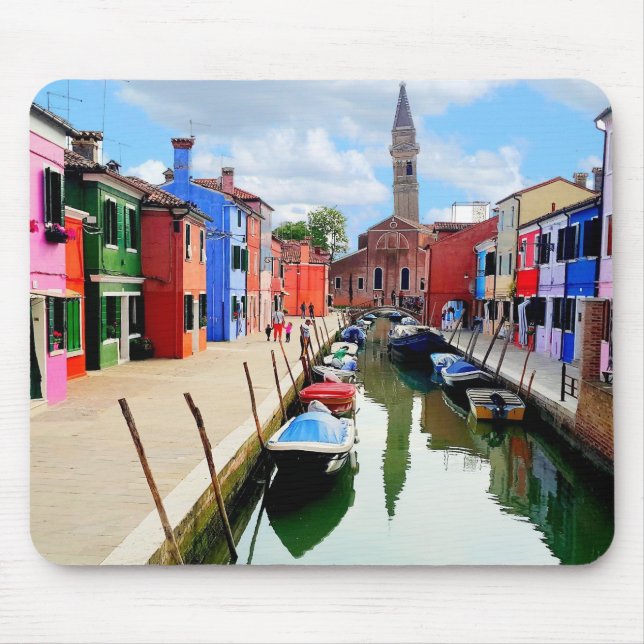Burano, Italien - farbenfrohe Häuser und Bootkanal Mousepad (Vorne)