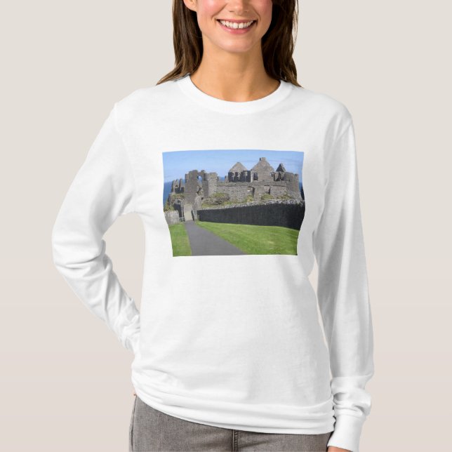 Burg Dunluce nahe Bushmills und Portrush, 2 T-Shirt (Vorderseite)