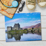 Burg Eilean Donan Schottische Sehenswürdigkeiten Puzzle<br><div class="desc">Dieses Rätsel zeigt ein Originalfoto einer der berühmtesten Burgen im schottischen Hochland,  der Eilean Donan Castle,  die im Wasser von Loch Duich reflektiert</div>