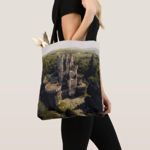 Burg Grauer Stein im Grünen