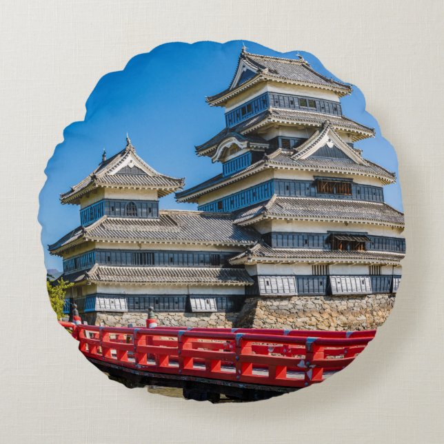 Burg Matsumoto und Brücke Rundes Kissen (Vorderseite)