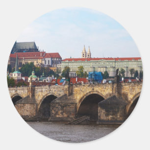 Burg Prag und Karlsbrücke Runder Aufkleber