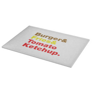 Burger & Fries & Tomato Ketchup. Schneidebrett