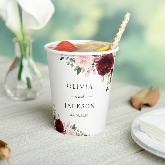 Burgund-Blume, rosa Blume, Grünpflanzen, Hochzeit Pappbecher (In Situ)