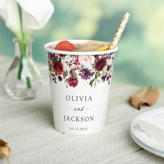 Burgund-Blume, rosa Blume, Grünpflanzen, Hochzeit Pappbecher (In Situ)