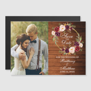 Burgund Blumenreath Rustikales Holz Save the Date Magneteinladung
