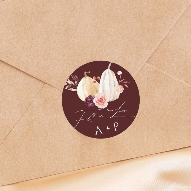 Burgund Fall in Liebe Pumpkin Herbsthochzeit Runder Aufkleber (Von Creator hochgeladen)