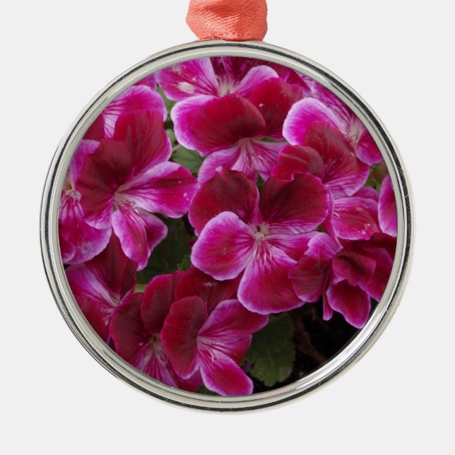 Burgund Geranium Ornament Aus Metall (Vorne)