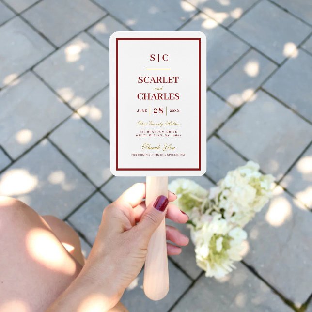 Burgund & Gold Monogram Hochzeitszeremonie-Program Fächer (Burgundy and gold monogram program fan keeps guests cool while adding elegant ceremony style.)