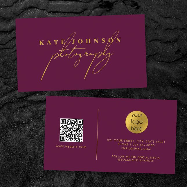 Burgund Gold Script QR Code Social Media Visitenkarte (Burgundy Gold Script QR Code Social Media Business Card)