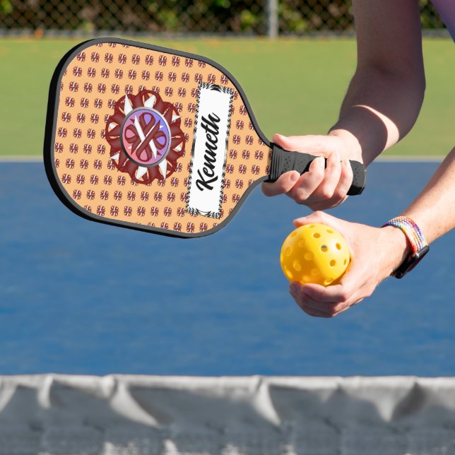 Burgund-Ivory Clover Ribbon von Kenneth Yoncich Pickleball Schläger (InSitu)