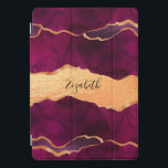 Burgund lila Goldagate Marmor Rose Goldname iPad Pro Cover<br><div class="desc">Ein bordeauxrotes,  lila und Imitat goldenes Age,  Marmorsteindruck als Hintergrund Persönlich machen und Ihren Namen hinzufügen. Der Name ist mit einem modernen handgeschriebenen Stilskript geschrieben.</div>