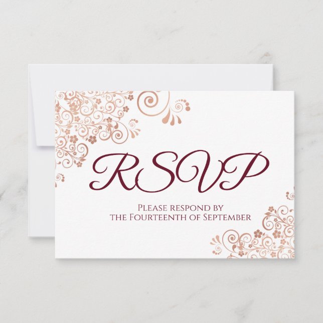 Burgund mit eleganter Rose Gold Lace Wedding RSVP Karte (Vorderseite)