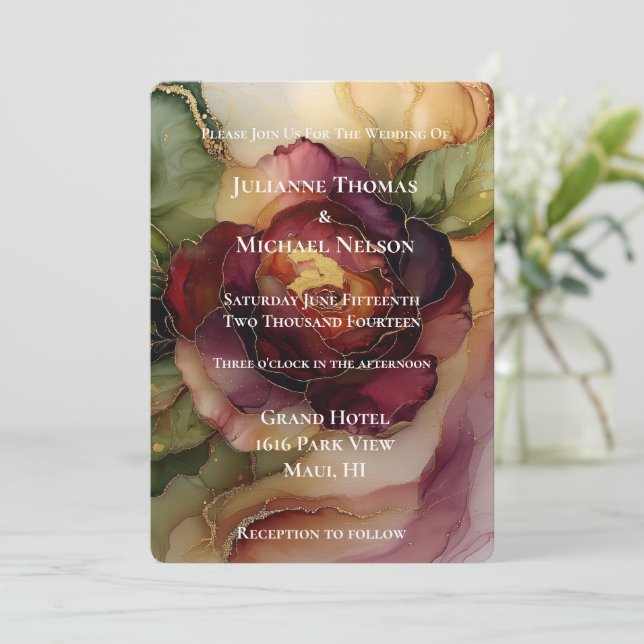 Burgund Red Gold Rose Floral Wedding II Einladung (Stehend Vorderseite)
