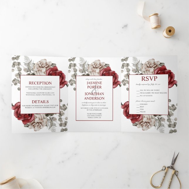 Burgund und Elfenbeinküste Rose Hochzeit | Dreifach Gefaltete Einladung (Innenseite)