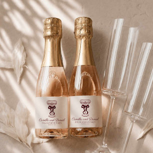 Burgunder Champagner-Verlobungsfeier