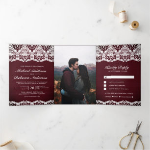 Burgunder Holz Land Lace All in One Hochzeit Dreifach Gefaltete Einladung