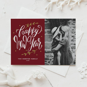 Burgunder-Kalligrafie und Kranz Neujahrsfoto Feiertagspostkarte