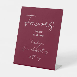 Burgunderrote minimalistische elegante Schrift Fav Sockelschild