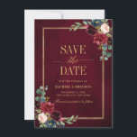 Burgundy Blauer Navy Blauer Goldrahmen Save the Da<br><div class="desc">Aquarellbordeauxrot rot blütenrosa Blumenkarton Save the Date mit Goldrahmen und goldener Schrift mit grünem botanischem Blattwerk und Eukalyptus-Blätter im marineblauen Hintergrund. Dieses schöne, einfach zu anpassende Design kann leicht mit Ihren Hochzeitsfarben, Stilen und Thema übereinstimmen und ist die perfekte Wahl für Herbst- oder Winterhochzeiten. Sie können mehr passende Designs in...</div>