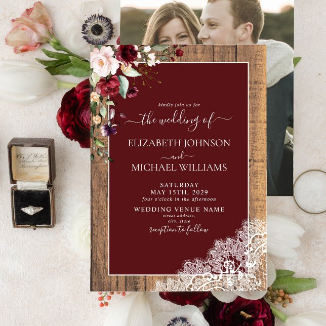 Burgundy Blush Botanical Wood Script Foto Wedding Einladung (Von Creator hochgeladen)