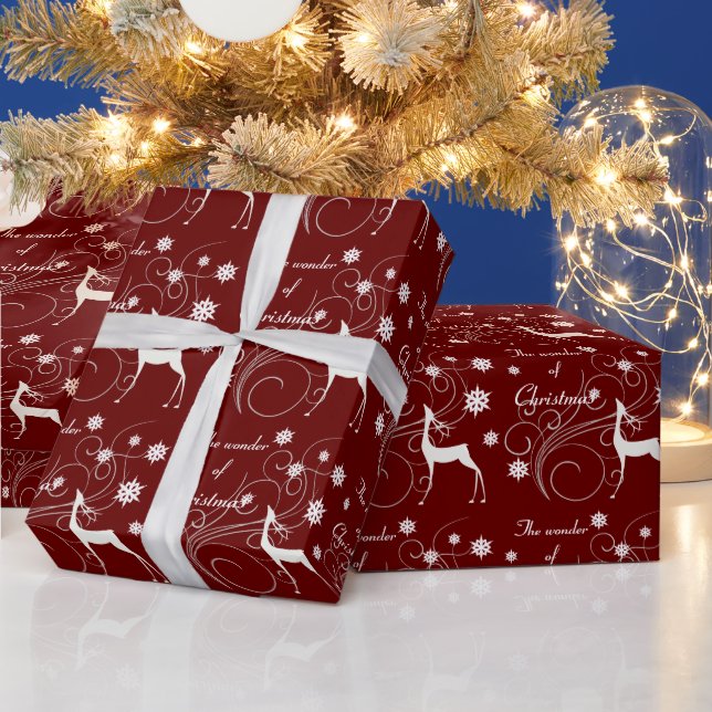 Burgundy Christmas Reindeer Wonder Geschenkpapier (Feiertage)