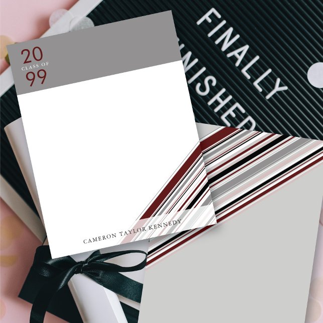 Burgundy Diagonal Ribbon Button Streifen Abschluss Ankündigung (Burgundy Diagonal Ribbon Pin Stripes Graduation Thank You Stationery Card @ zazzle.com/color_therapy)