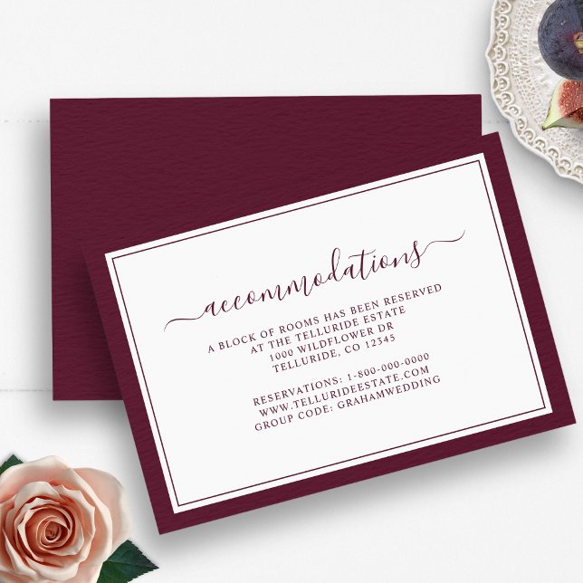 Burgundy Einfache, elegante Skriptunterkünfte Begleitkarte (Burgundy Simple Elegant Script Accommodations Enclosure Card by Painted Paperie
)