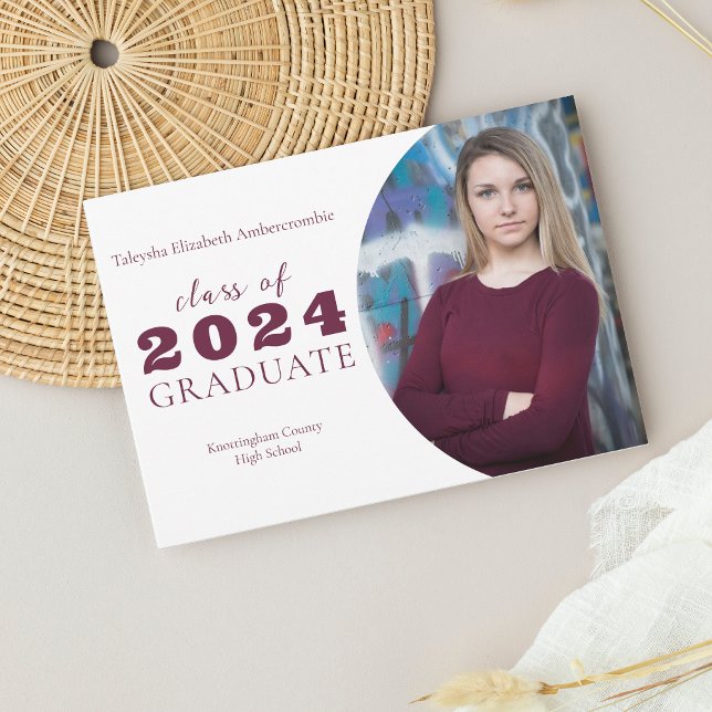Burgundy Einfaches Abschluss Ankündigung (High School Graduate Classic Simple Graduation Announcement (Burgundy and Black Themes))